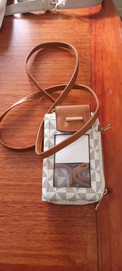 Bolso bandolera con diseño geométrico - miniatura 1