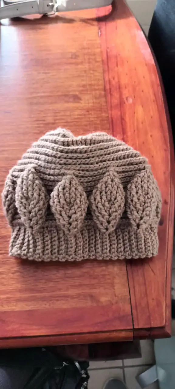 Gorro tejido de lana beige