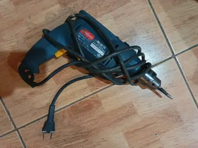 Taladro eléctrico Dong Cheng 220V usado - miniatura 1