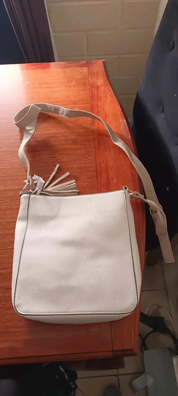 Cartera blanca con diseño de serpiente - 2
