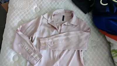 Blusa rosada de mujer con botones dorado MARITTIMO - miniatura 2