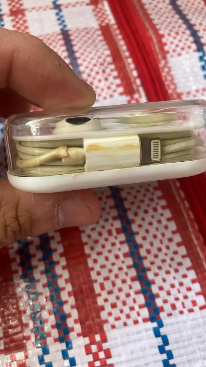 Auriculares con micrófono en estuche compacto Appl - 2