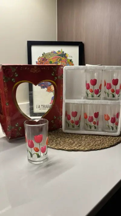 Set de 6 vasos de vidrio con diseño de tulipanes - miniatura 4