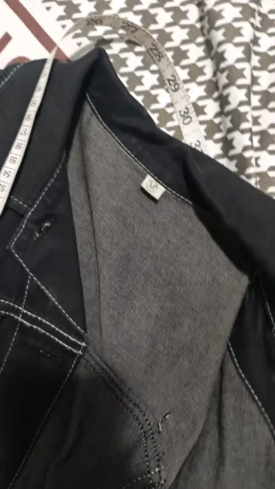 Chaqueta de mezclilla negra para mujer - miniatura 3