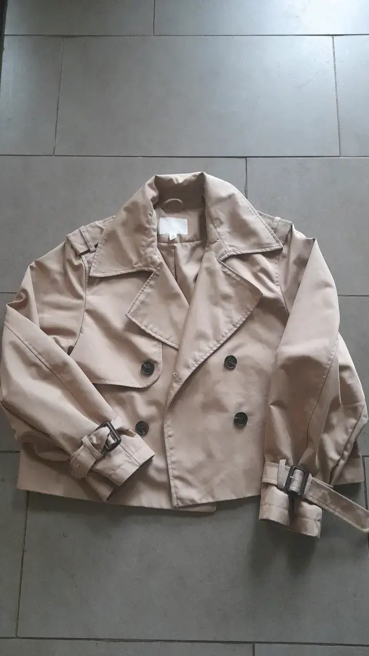 Abrigo trench beige clásico para mujer - 1