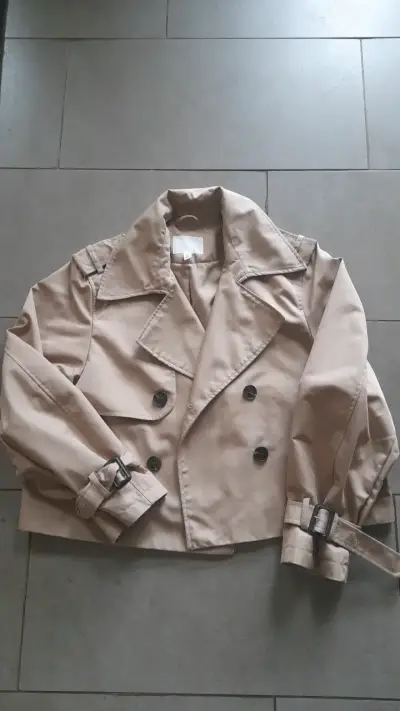 Abrigo trench beige clásico para mujer - miniatura 1