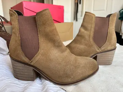 Botines de gamuza marrón con tacón 100% cuero - miniatura 1