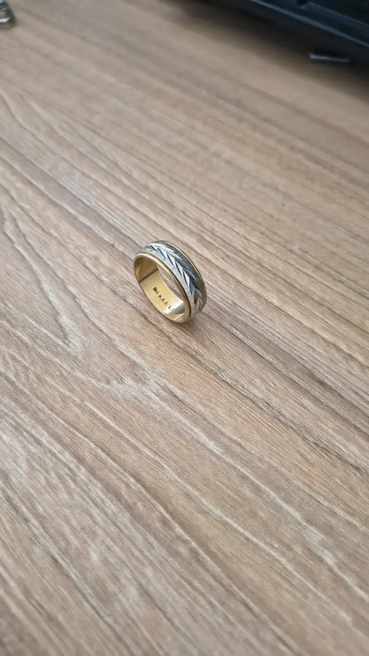 Anillo bicolor bañado en oro