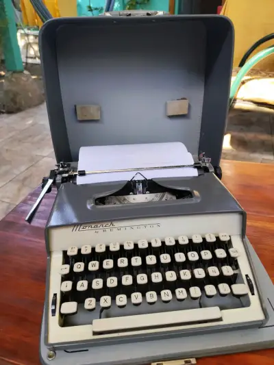 Máquina de escribir Remington Monarch vintage - miniatura 5