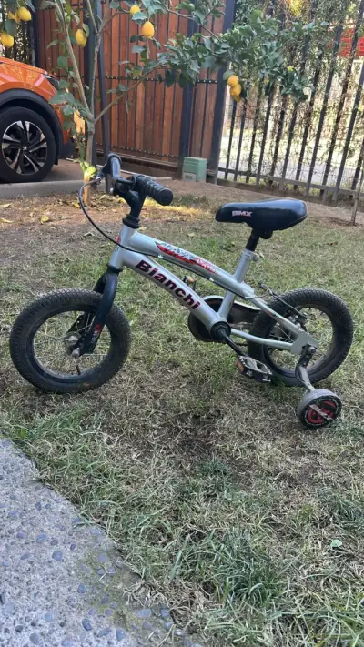 Bicicleta infantil Bianchi BMX con rueditas - miniatura 1
