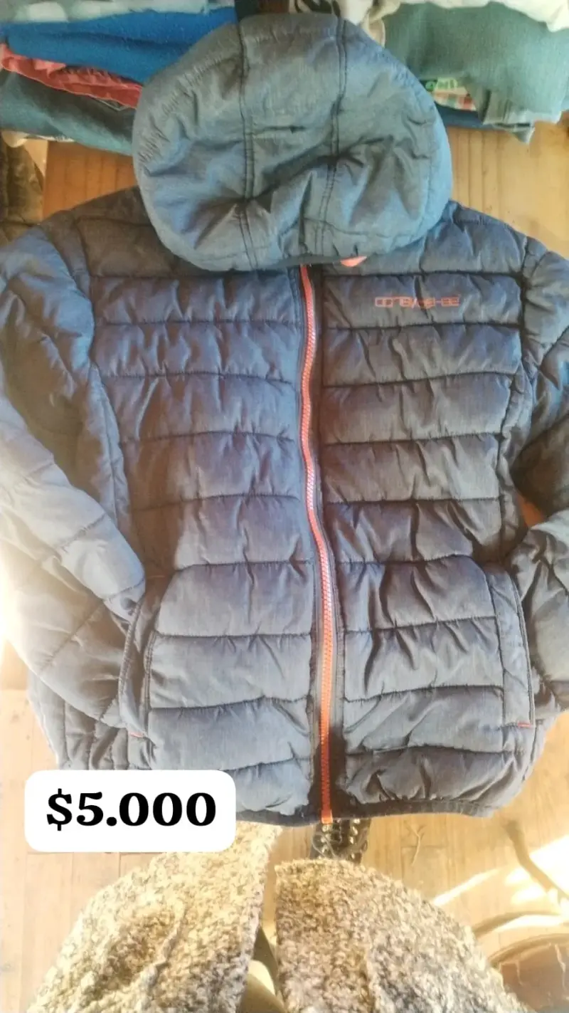Chaqueta térmica azul con capucha para hombre
