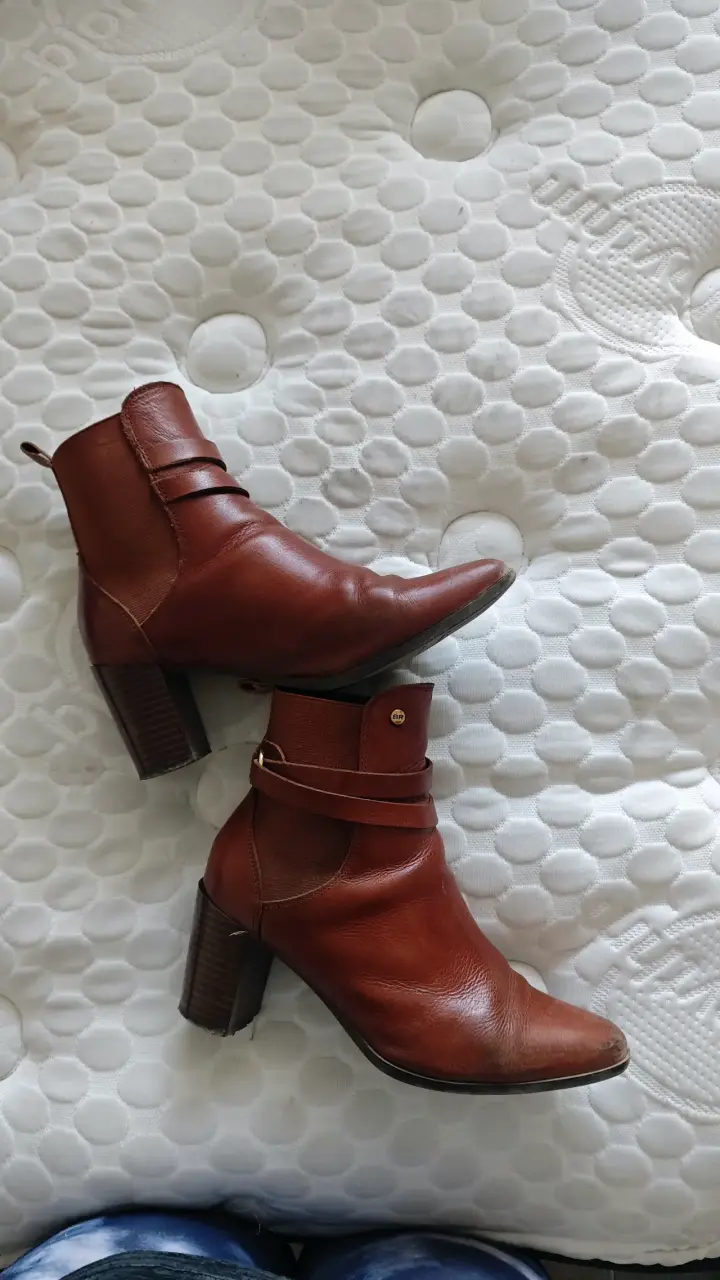 Botines de cuero marrón con tacón BRUNO ROSSI - 1