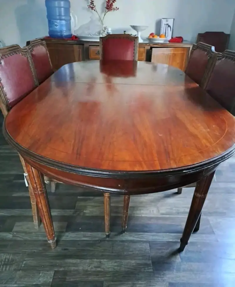 Mesa de comedor ovalada y Bife estilo inglés. - 1