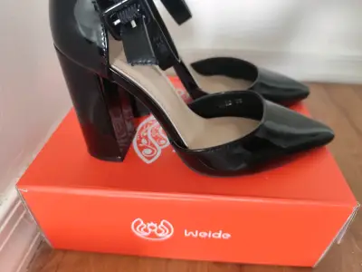 Zapatos de tacón negro charol con correa - miniatura 3