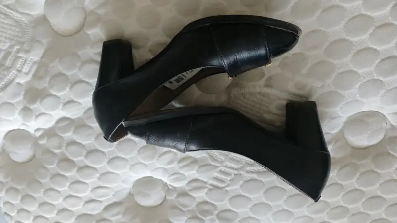 Zapatos de cuero negro con hebilla dorada CARRANO - 3