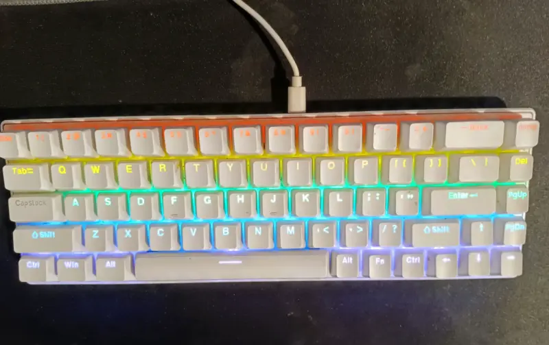 Teclado mecánico retroiluminado