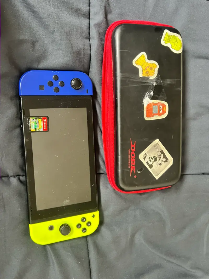 Nintendo switch con estuche y