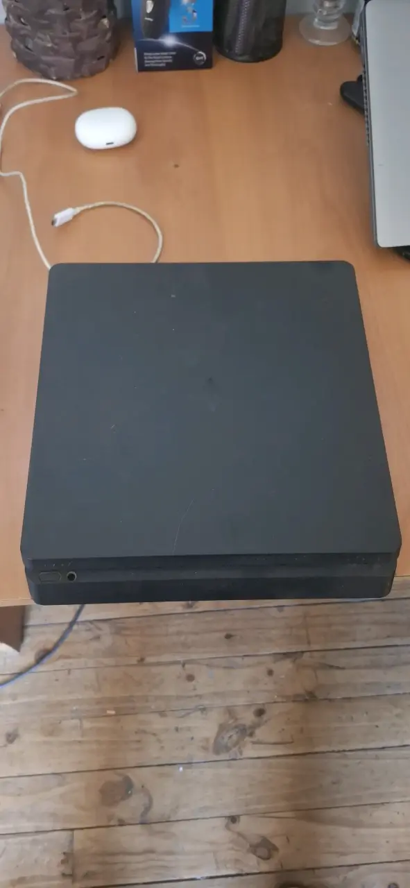 Consola de videojuegos negra en buen estado - 1