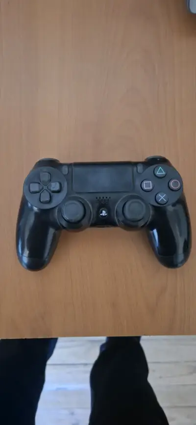 Consola de videojuegos negra en buen estado - miniatura 3