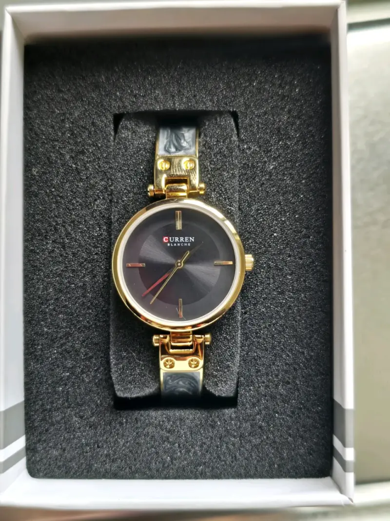 Reloj Curren dorado y negro elegante - 1