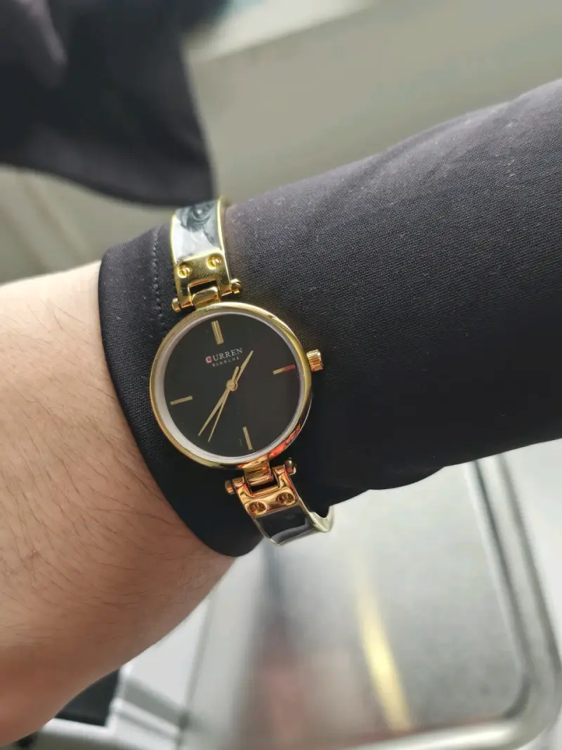 Reloj Curren dorado y negro elegante - 5
