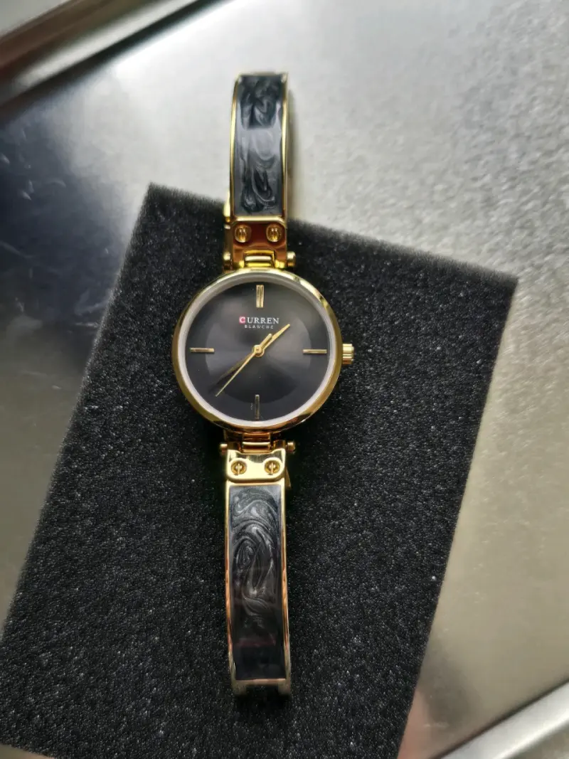 Reloj Curren dorado y negro elegante - 6