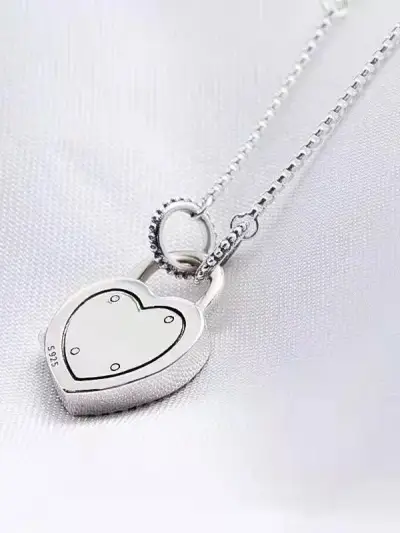 Collar Pandora corazon candado con dije de corazón - miniatura 3