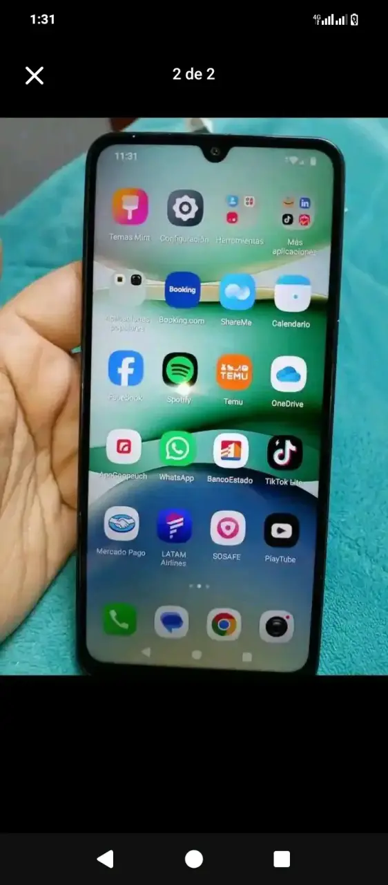 Smartphone Xiaomi con funda transparente - 2