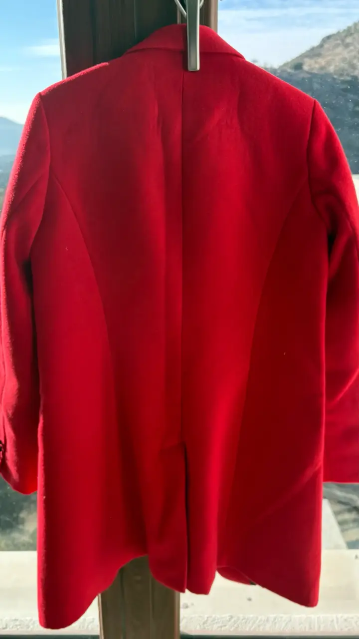 Abrigo rojo elegante para mujer - 2