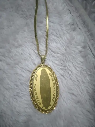 Collar dorado Virgen de Guadalupe - miniatura 1