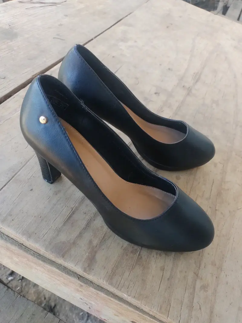 Zapatos de tacón negro elegantes para mujer - 1