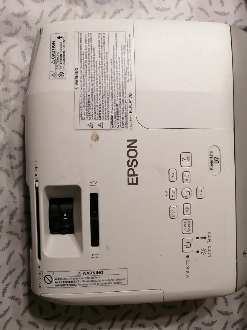 Proyector Epson PowerLite 97 en buen estado - 1