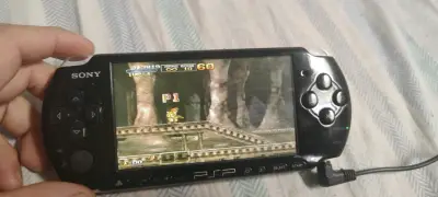 Consola portátil Sony PSP en buen estado - miniatura 1