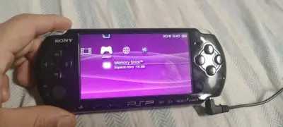 Consola portátil Sony PSP en buen estado - miniatura 2