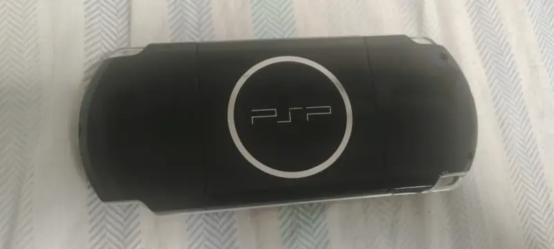 Consola portátil Sony PSP en buen estado - 6