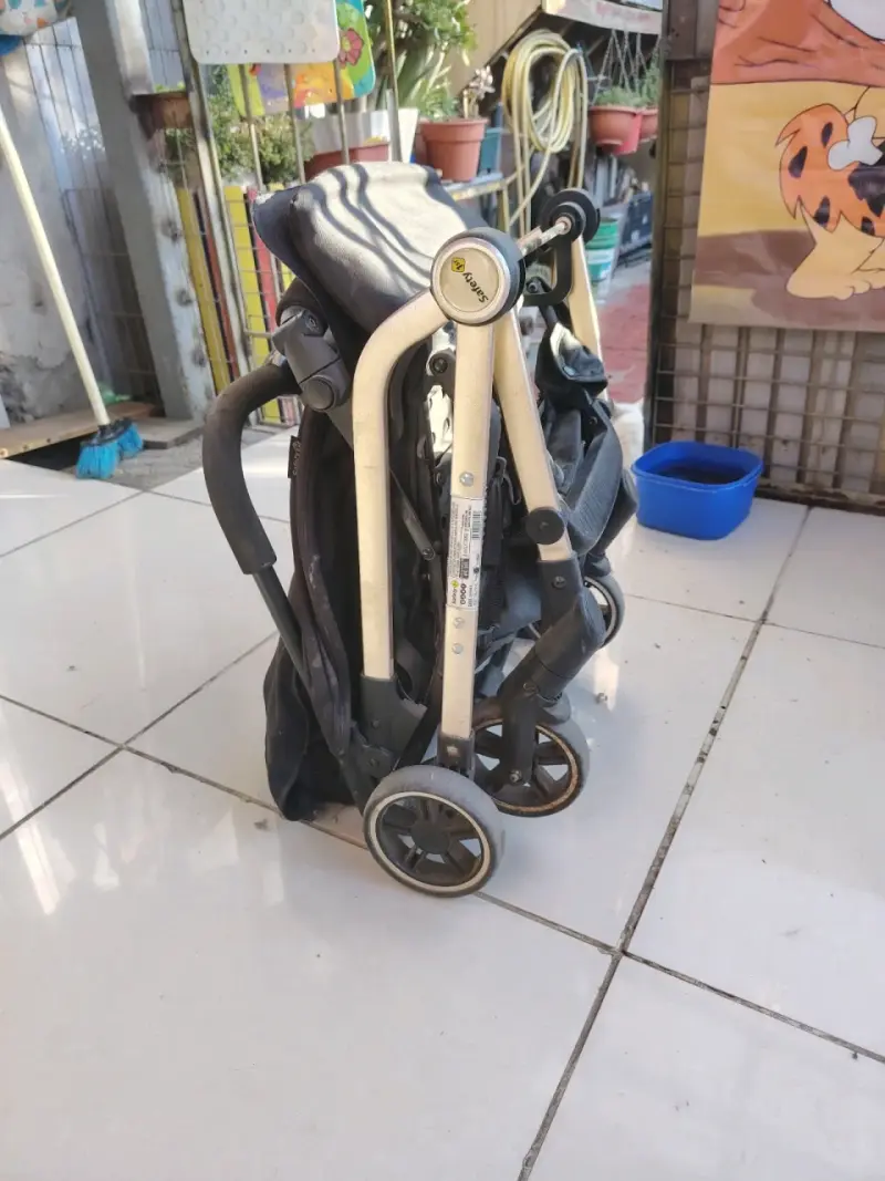 Coche de bebé plegable marca Agress - 1
