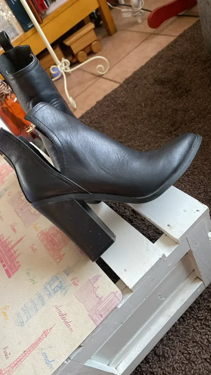 Botines de cuero negro con tacón alto - 3