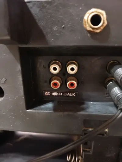 Radio cassette estéreo vintage con altavoces - miniatura 3
