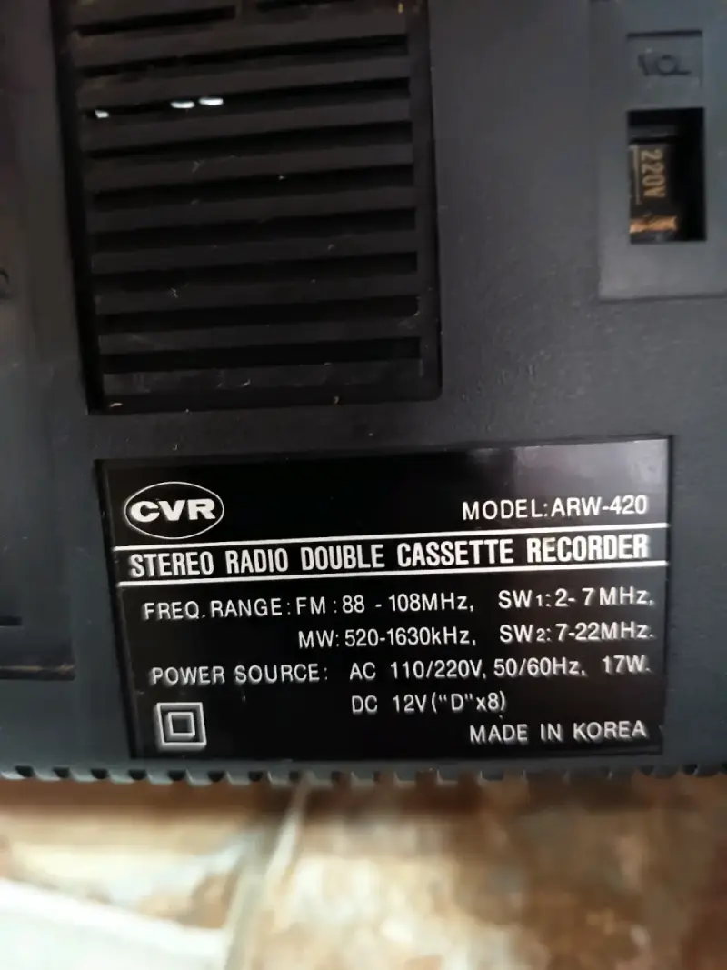 Radio cassette estéreo vintage con altavoces - 4