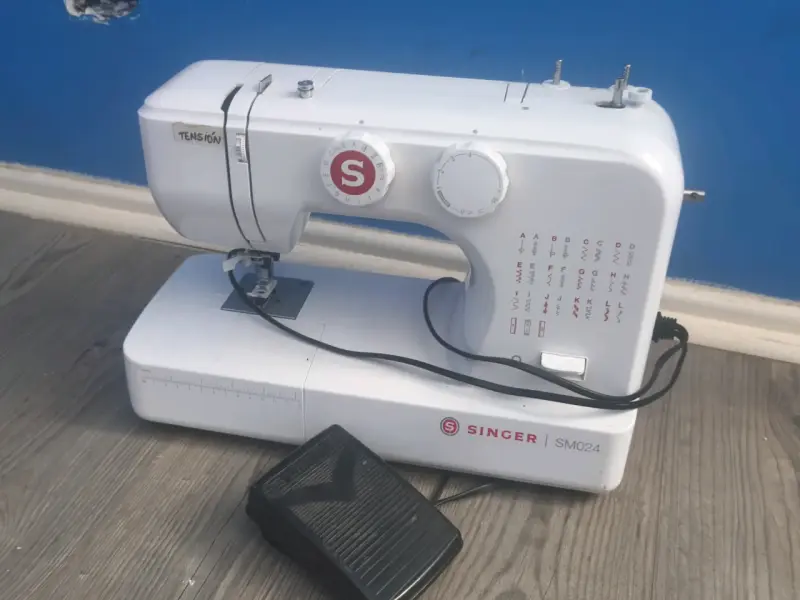 Máquina de coser Singer SM024 con pedal - 1