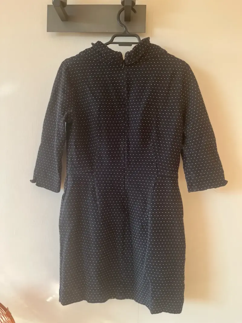 Vestido Laura Ashley con cuello alto y puntos - 4