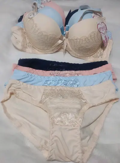Conjunto de lencería de encaje en varios colores - miniatura 1