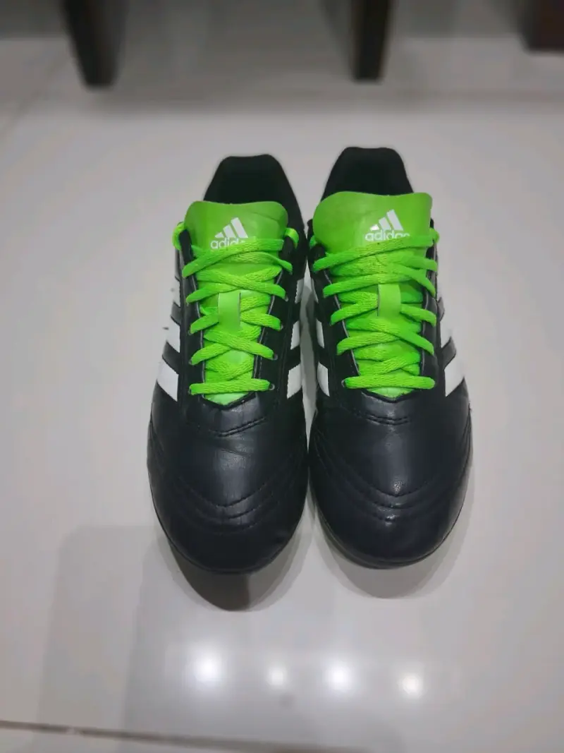 Zapatillas de fútbol Adidas negras y verdes - 2