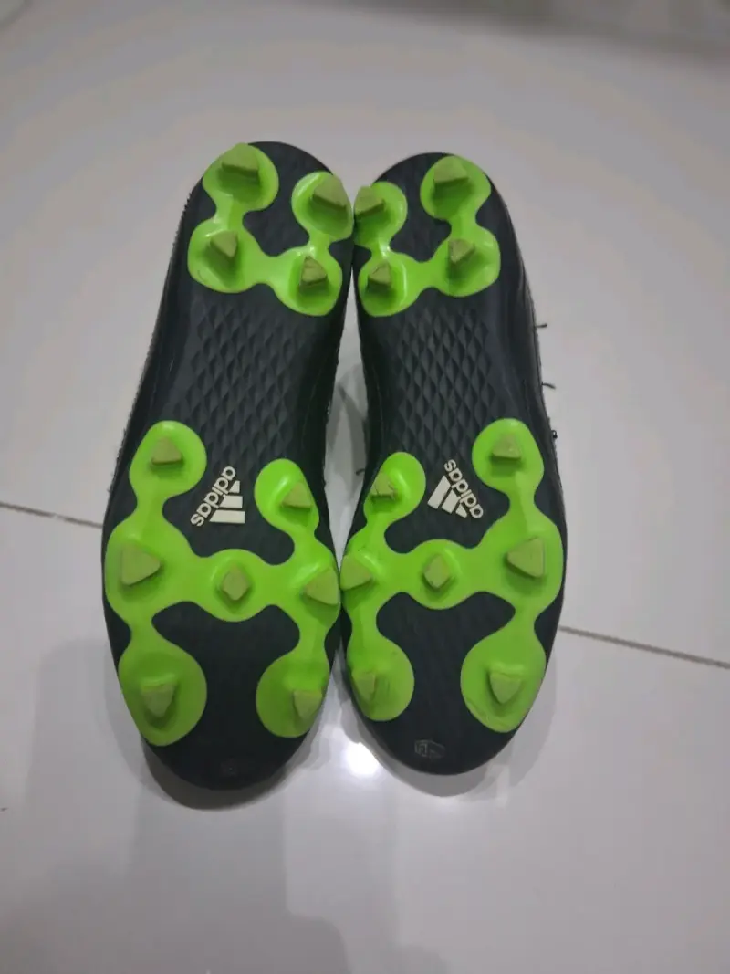 Zapatillas de fútbol Adidas negras y verdes - 4