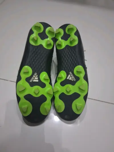 Zapatillas de fútbol Adidas negras y verdes - miniatura 4