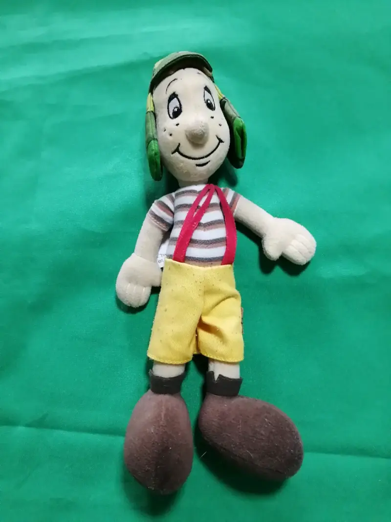Peluche del Chavo del 8 con gorro verde - 1
