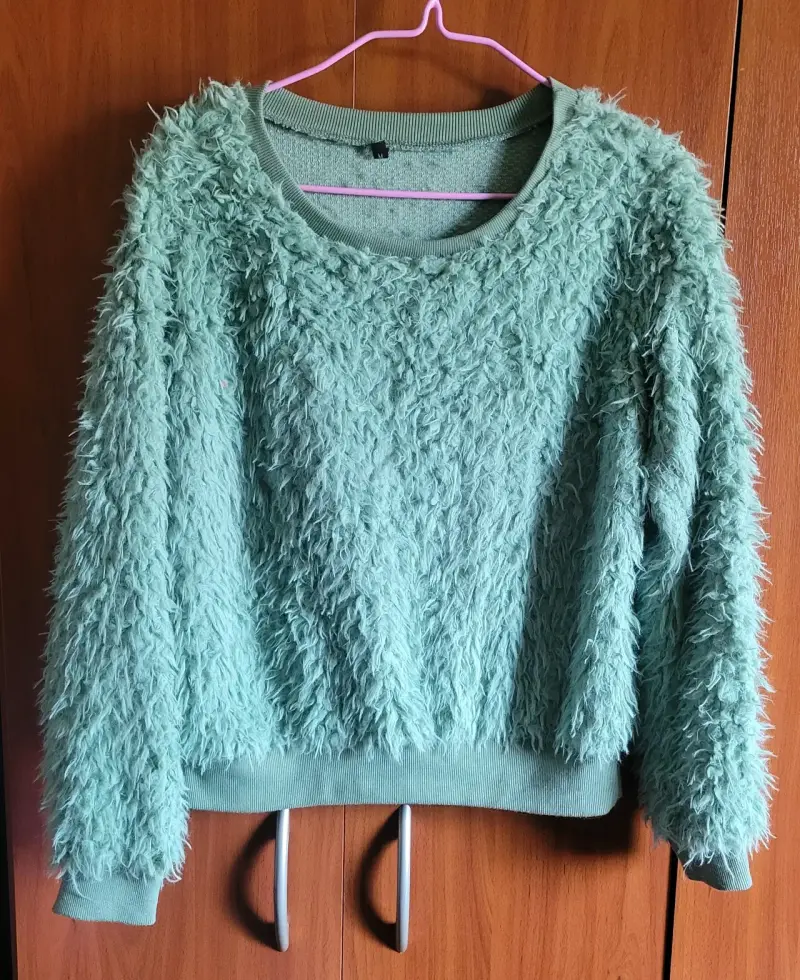 Suéter de felpa verde para mujer