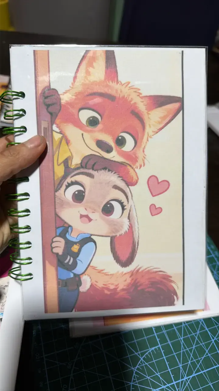 Cuadernos o agendas medianos con diseños unicos - 4