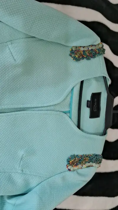 Blazer turquesa con detalles de pedrería - miniatura 2