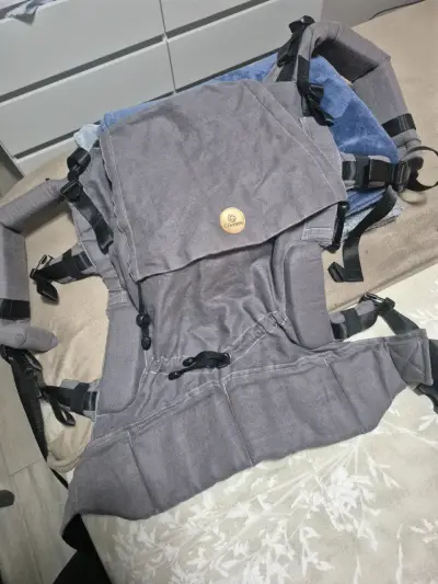 Mochila portabebé Criamous gris ajustable - miniatura 1